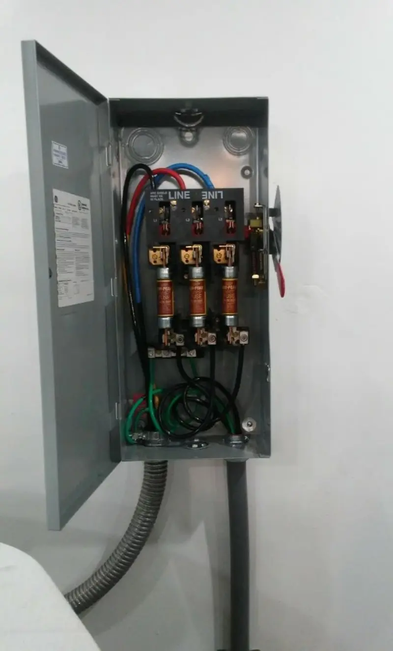 Three-phase disconnect switch installed for Smoke Detector Installation in Yuba City